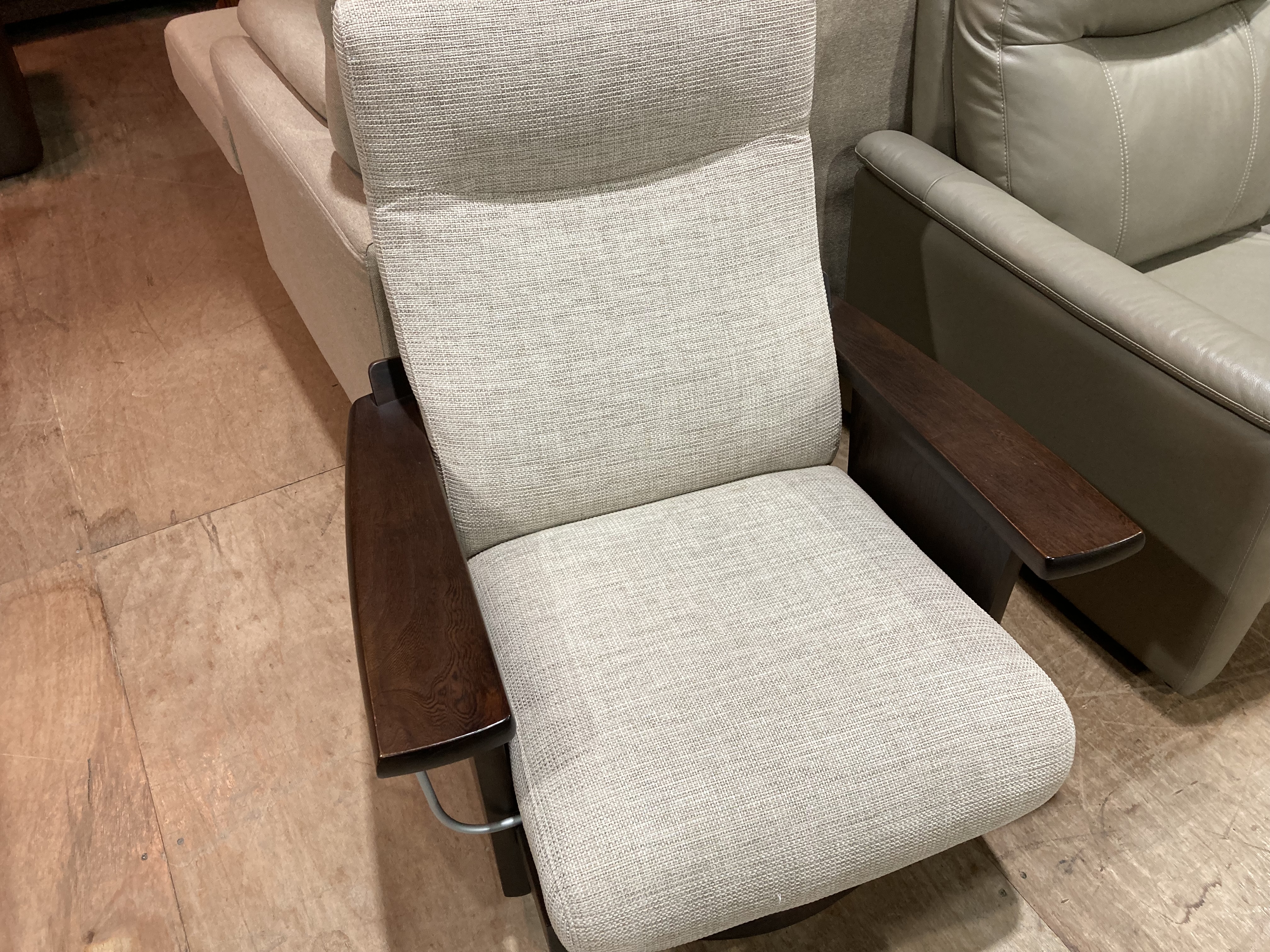 カリモク｜ディレトーレ｜リクライニングチェア買取しました｜愛品館 