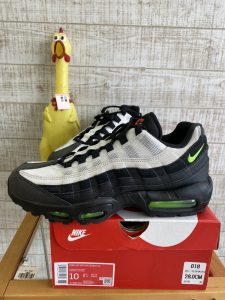 ナイキエアーマックス95エッセンシャル