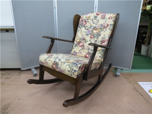 » ヤフオク出品中！Karimokuカリモク ロッキングチェア コロニアルシリーズ入荷！千葉八千代インテリア雑貨ベビー用品食器家電オフィス家具
