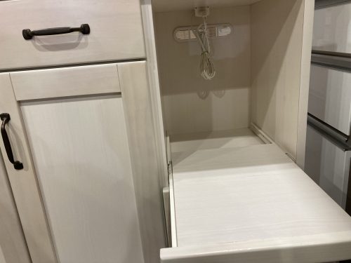 サンウッディ｜3枚扉キッチンボード入荷しました！｜愛品館市原  