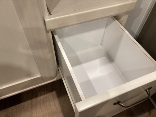 サンウッディ｜3枚扉キッチンボード入荷しました！｜愛品館市原  