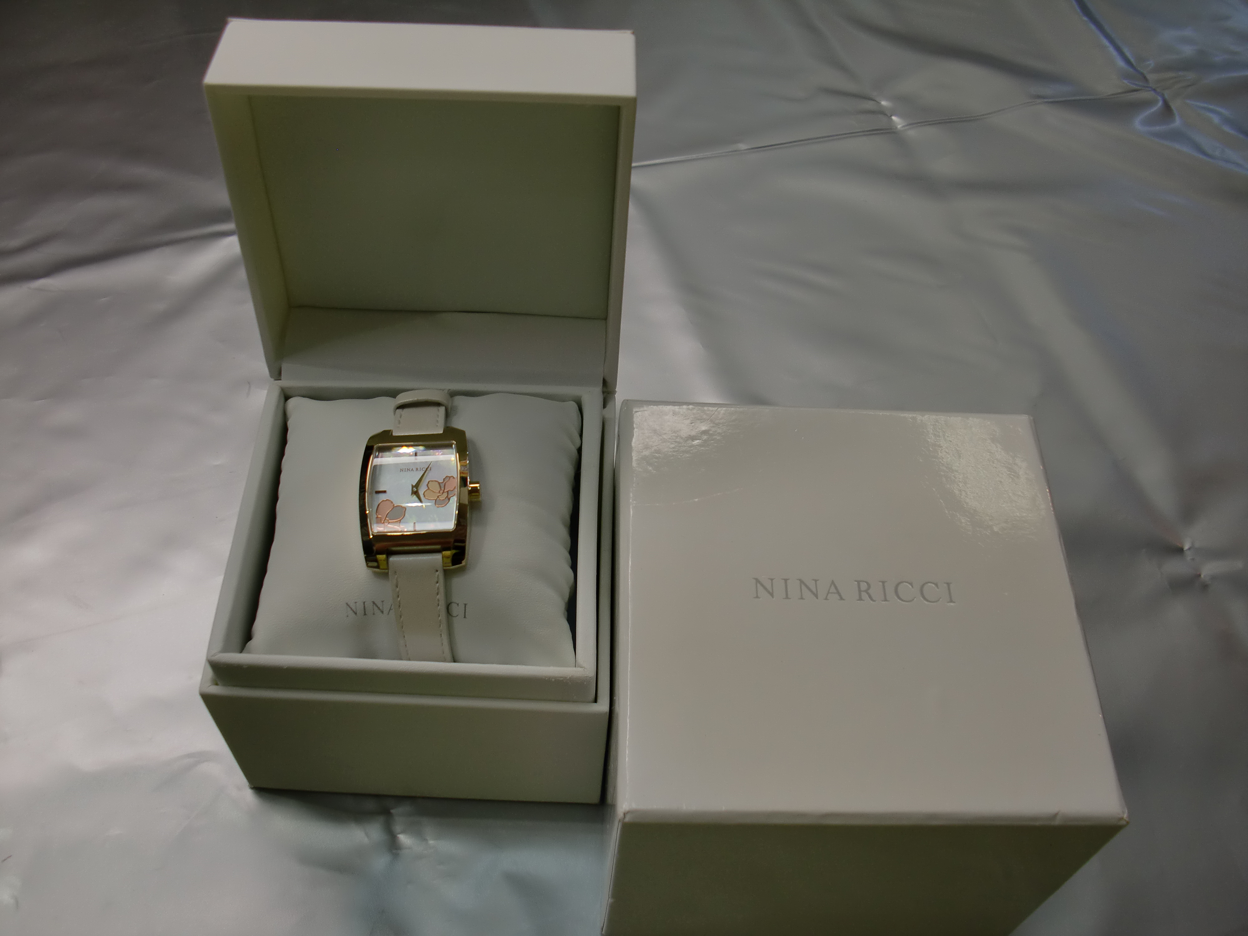 » NINA RICCI ニナリッチ レディース クオーツ腕時計買取致しました|愛品館千葉店 | リサイクルショップ 中古品の買取は愛品倶楽部・愛品館