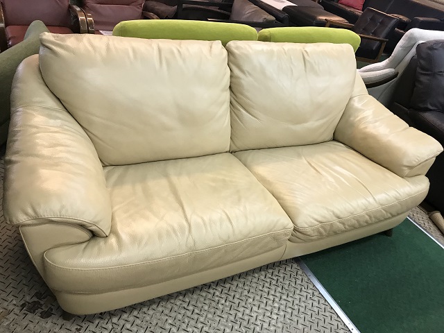 NATUZZI ナツッジ 3人掛総本革ソファ(アイボリー)買取致しました！家具 