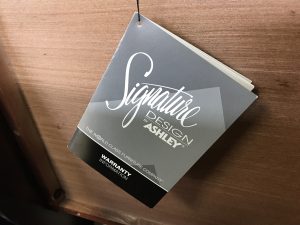 Ashleyアシュレイクイーンベッド (4)