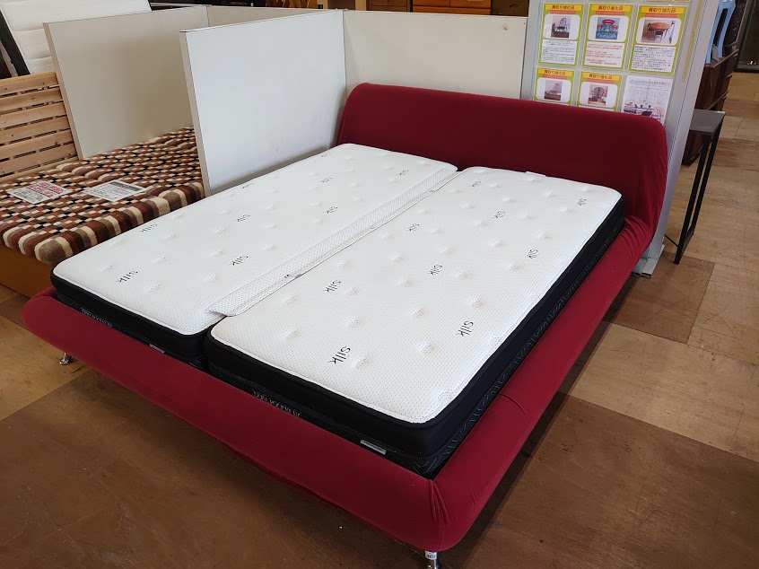 愛品倶楽部柏店】 跳ね上げ式ダブルベッド 「F:シモンズ」「M:シモンズ