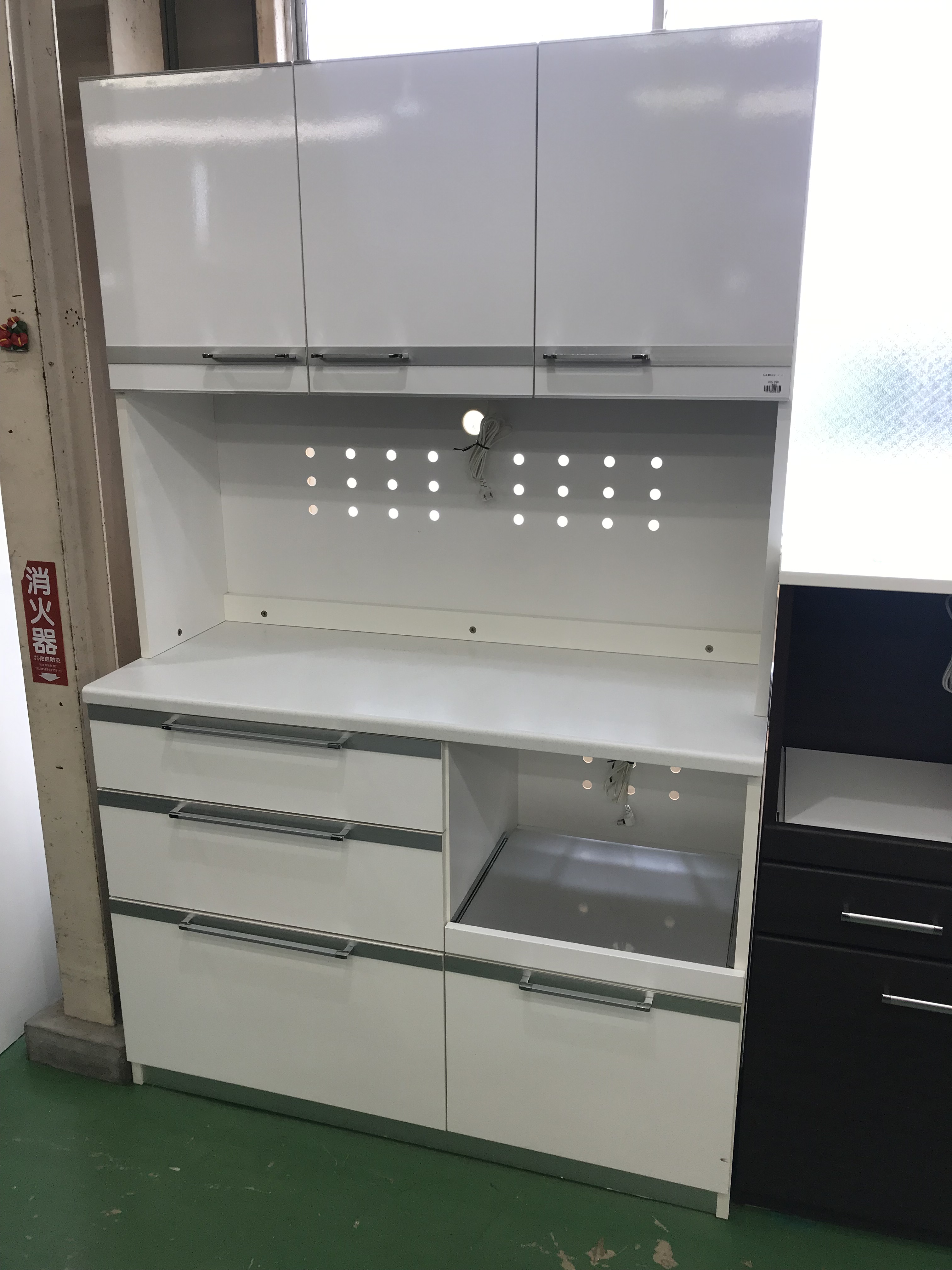 ユーアイ｜YUAI｜3枚扉キッチンボード入荷｜家具専門リサイクル 