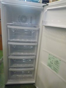 三菱１４年MF-U12T冷凍庫中