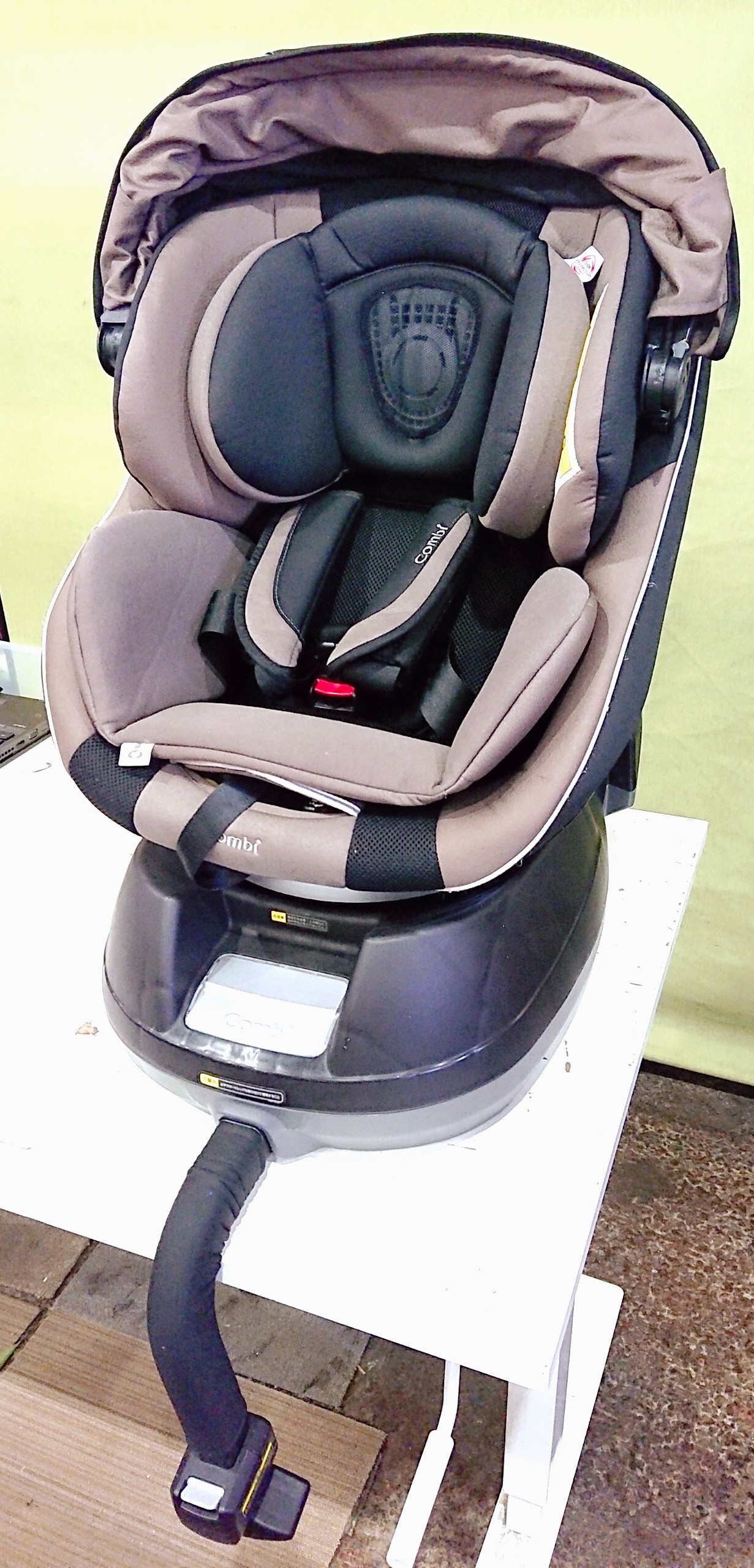 美品コンビ 新生児対応 チャイルドシート ネルーム エッグショック NC-470 チャイルドシート 美品 コンビ ネルーム エッグショック 新生児から