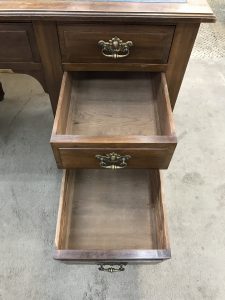 ロイズ・アンティークスLloyd's Antiquesデスク (9)