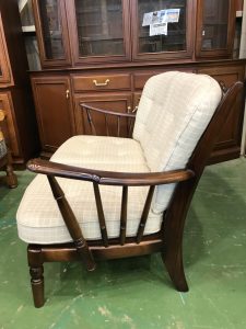 Karimoku カリモク コロニアル 平織布張2人掛椅子買取致しました|愛品  