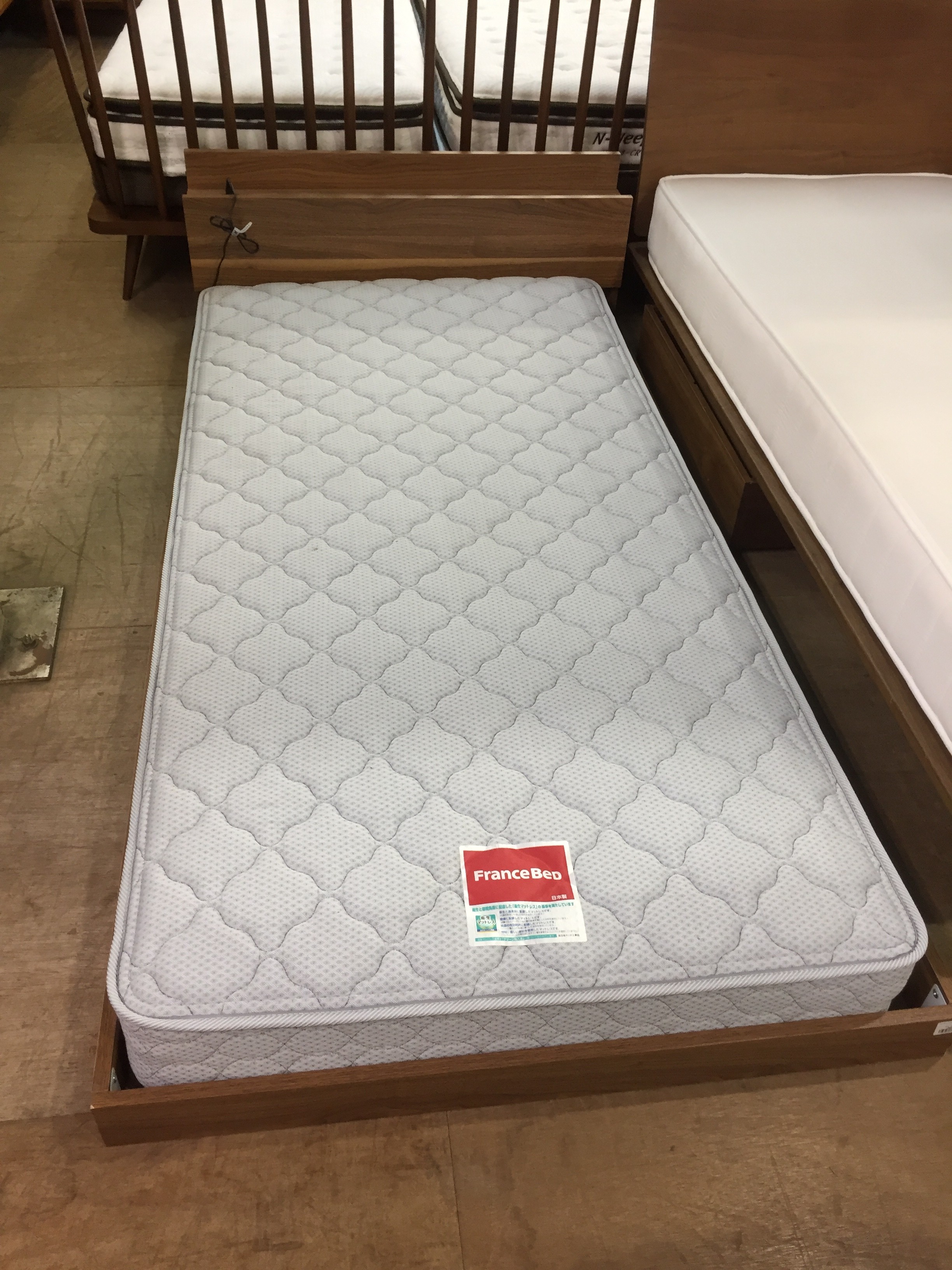 » ロータイプシングルベッド マットレス：FRANCEBED（フランスベッド）入荷致しました！ | リサイクルショップ 中古品の買取は愛品