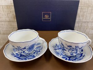 HUTSCHENREUTHERブルーオニオンカップ＆ソーサーペア