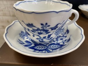 HUTSCHENREUTHERブルーオニオンカップ＆ソーサーペア