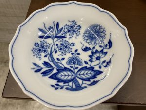 HUTSCHENREUTHERブルーオニオンカップ＆ソーサーペア