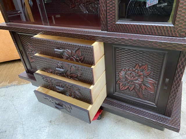 鎌倉彫り飾り棚