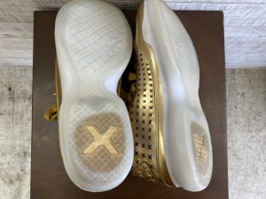NIKEコービー10ミッド
