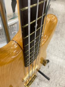 エレキベース