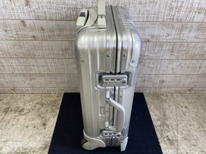 高級スーツケースの代名詞RIMOWAルフトハンザ航空コラボスーツケース
