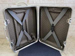 高級スーツケースの代名詞RIMOWAルフトハンザ航空コラボスーツケース