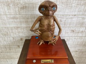2002 AUTHENTIC E.T. 2002 LIMITED EDITION Display 