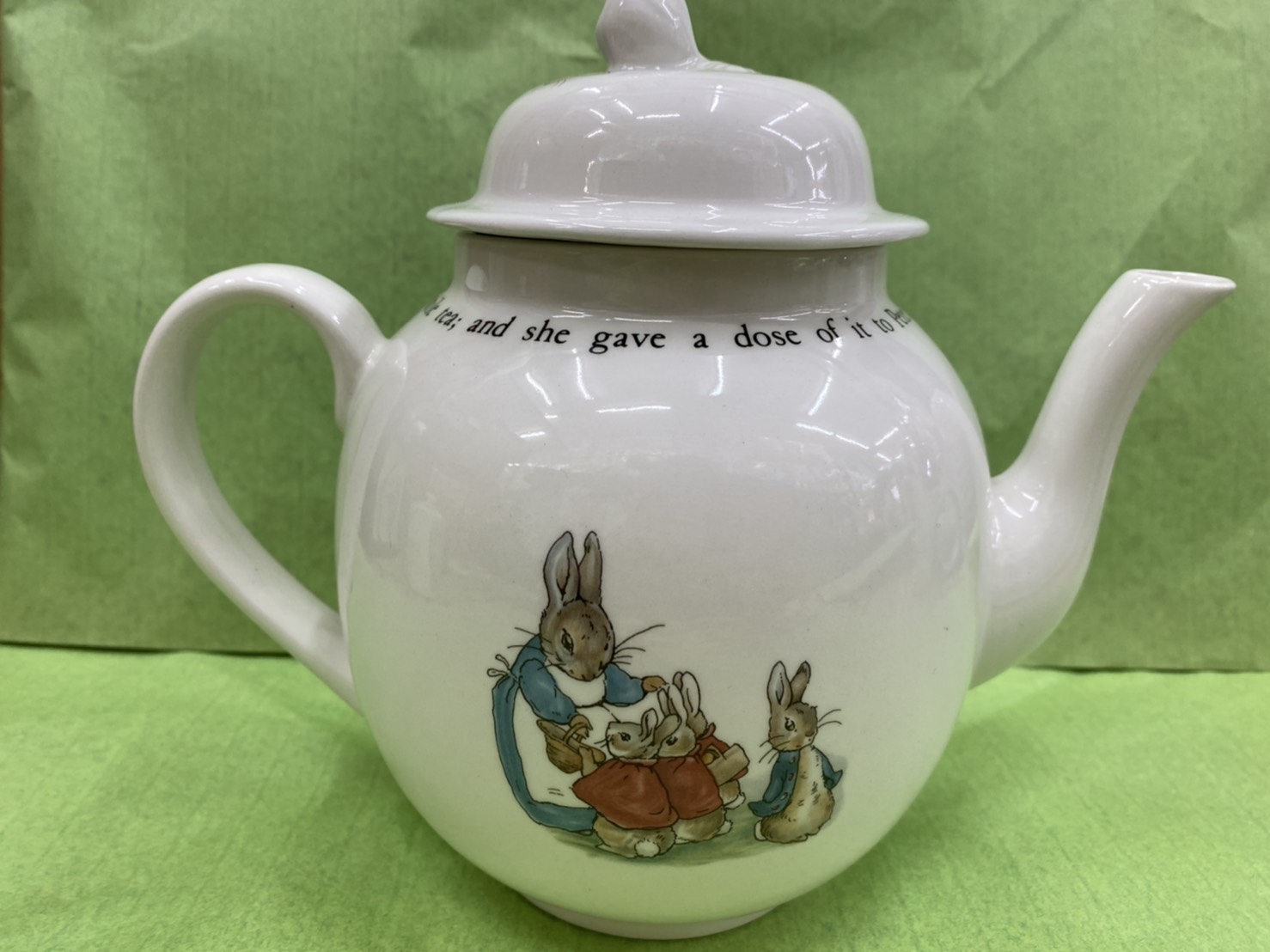 【ビット】 Wedgwood ピーターラビット ティーポット xvzdr-m77141721067 まい・