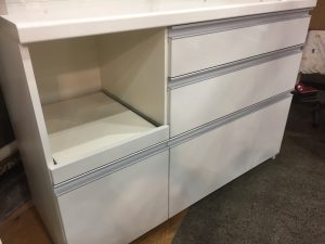 パモウナ（Pamouna）スライド扉キッチンボード