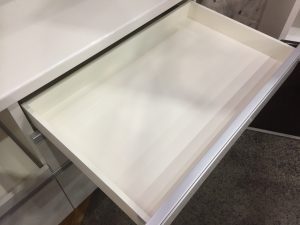 パモウナ（Pamouna）スライド扉キッチンボード