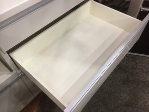 パモウナ（Pamouna）スライド扉キッチンボード