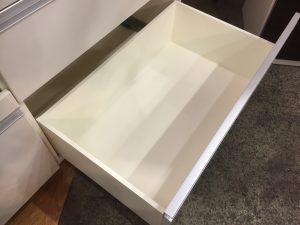 パモウナ（Pamouna）スライド扉キッチンボード