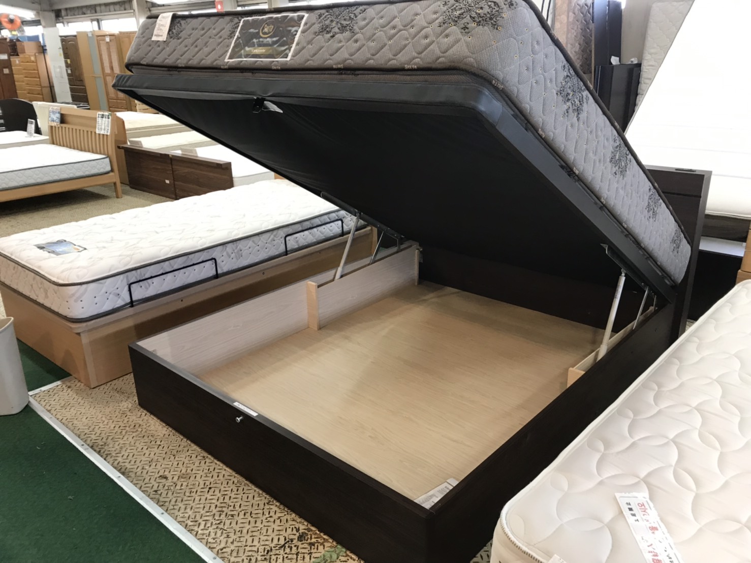 サータの跳上式クイーンベッド買取致しました。愛品館八千代店 