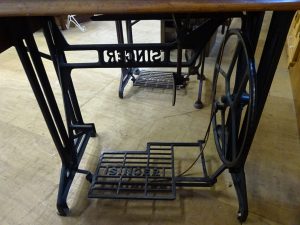 シンガーのアンティークミシン台入荷致しました|愛品倶楽部 柏店 | リサイクルショップ 中古品の買取は愛品倶楽部・愛品館