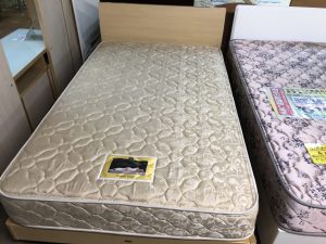 シモンズセミダブルベッド①