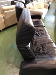 Hjellegjerde(イエリアーダ)の3人掛総本革リクライナー買取致しました  