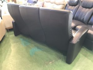 Hjellegjerde(イエリアーダ)の3人掛総本革リクライナー買取致しました  