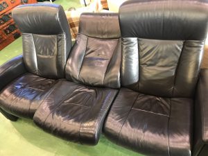 Hjellegjerde(イエリアーダ)の3人掛総本革リクライナー買取致しました  