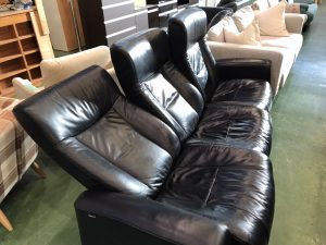 Hjellegjerde(イエリアーダ)の3人掛総本革リクライナー買取致しました  