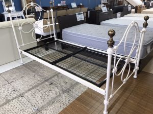 ローラ アシュレイのシングルベッド買取致しました。愛品館八千代店 