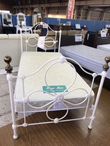ローラ アシュレイのシングルベッド買取致しました。愛品館八千代店 