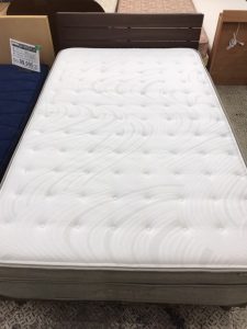 ニトリのセミダブルベッド(NスリープラグジュアリーL3)買取致しました  