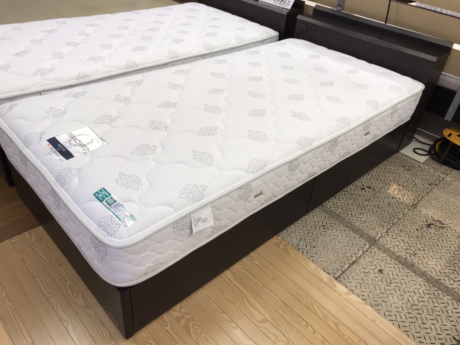 フランスベッドのシングルベッド(ライフトリートメント)収納付買取致し  