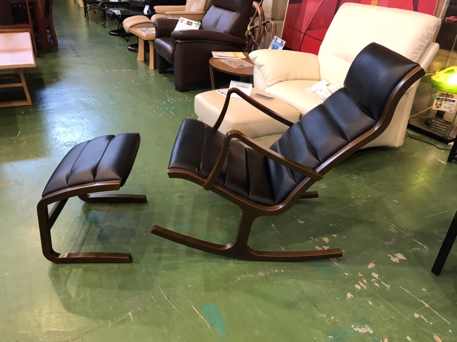 天童木工のロッキングチェアとオットマンのセット買取致しました。愛品 