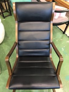 天童木工のロッキングチェアとオットマンのセット買取致しました。愛品 