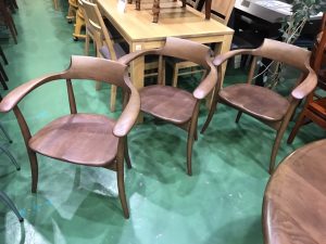 飛騨産業の円卓ダイニング4点セット(CRESCENT)買取致しました。愛品館  