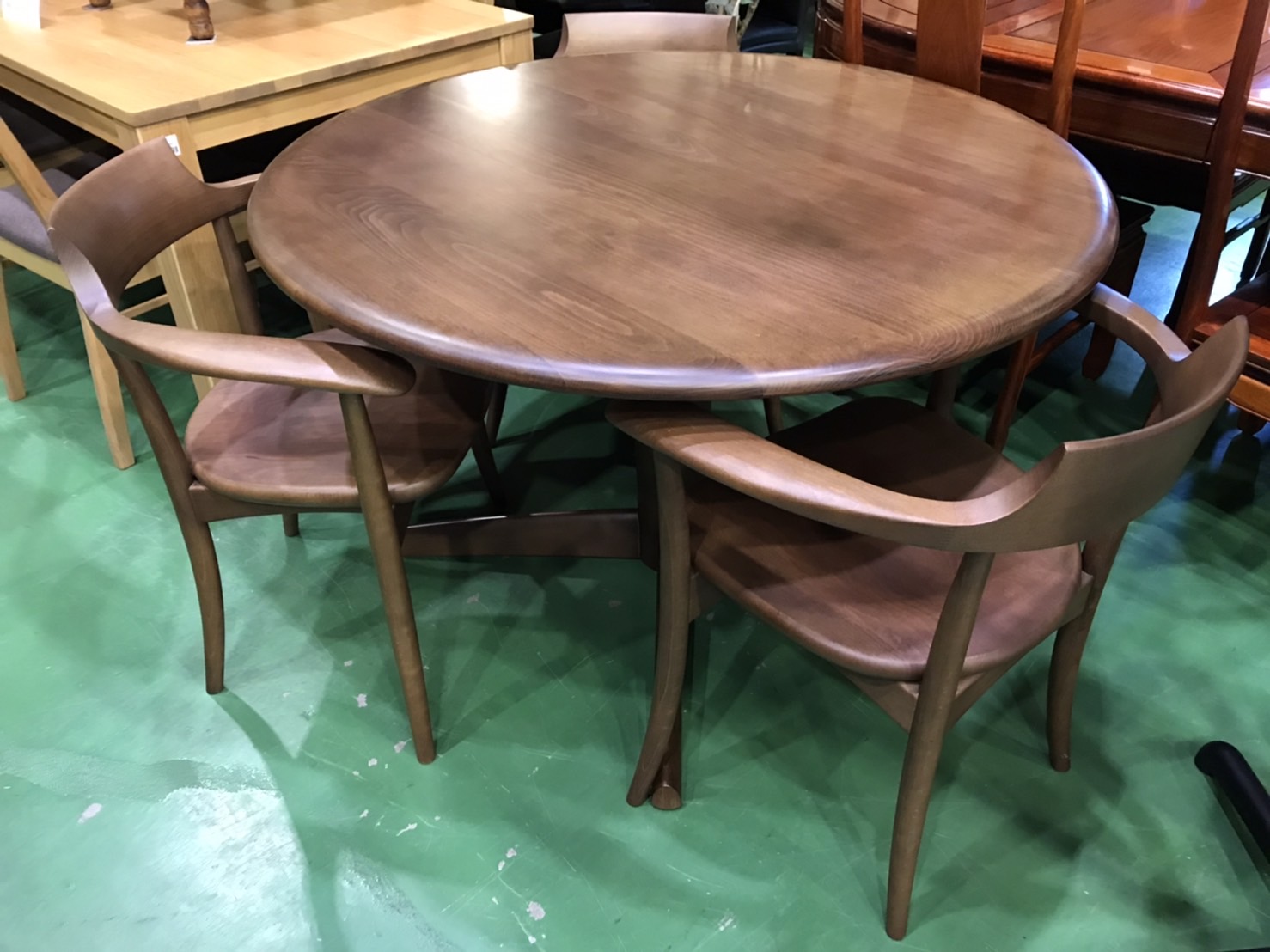 飛騨産業の円卓ダイニング4点セット(CRESCENT)買取致しました。愛品館  