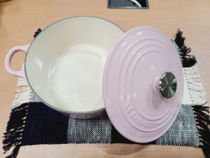 ル・クルーゼ(Le Creuset) 鋳物 ホーロー 鍋 ココット・ロンド22 cmシフォンピンク