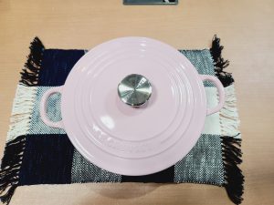 ル・クルーゼ(Le Creuset) 鋳物 ホーロー 鍋ココット・ロンド22 cm シフォンピンク