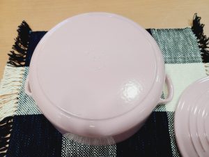 ル・クルーゼ(Le Creuset) 鋳物 ホーロー 鍋ココット・ロンド22 cmシフォンピンク