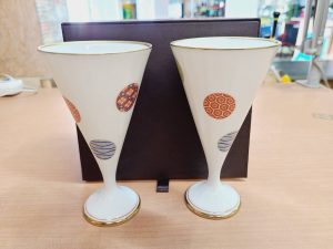 香蘭社色絵丸紋 ペアワインカップ