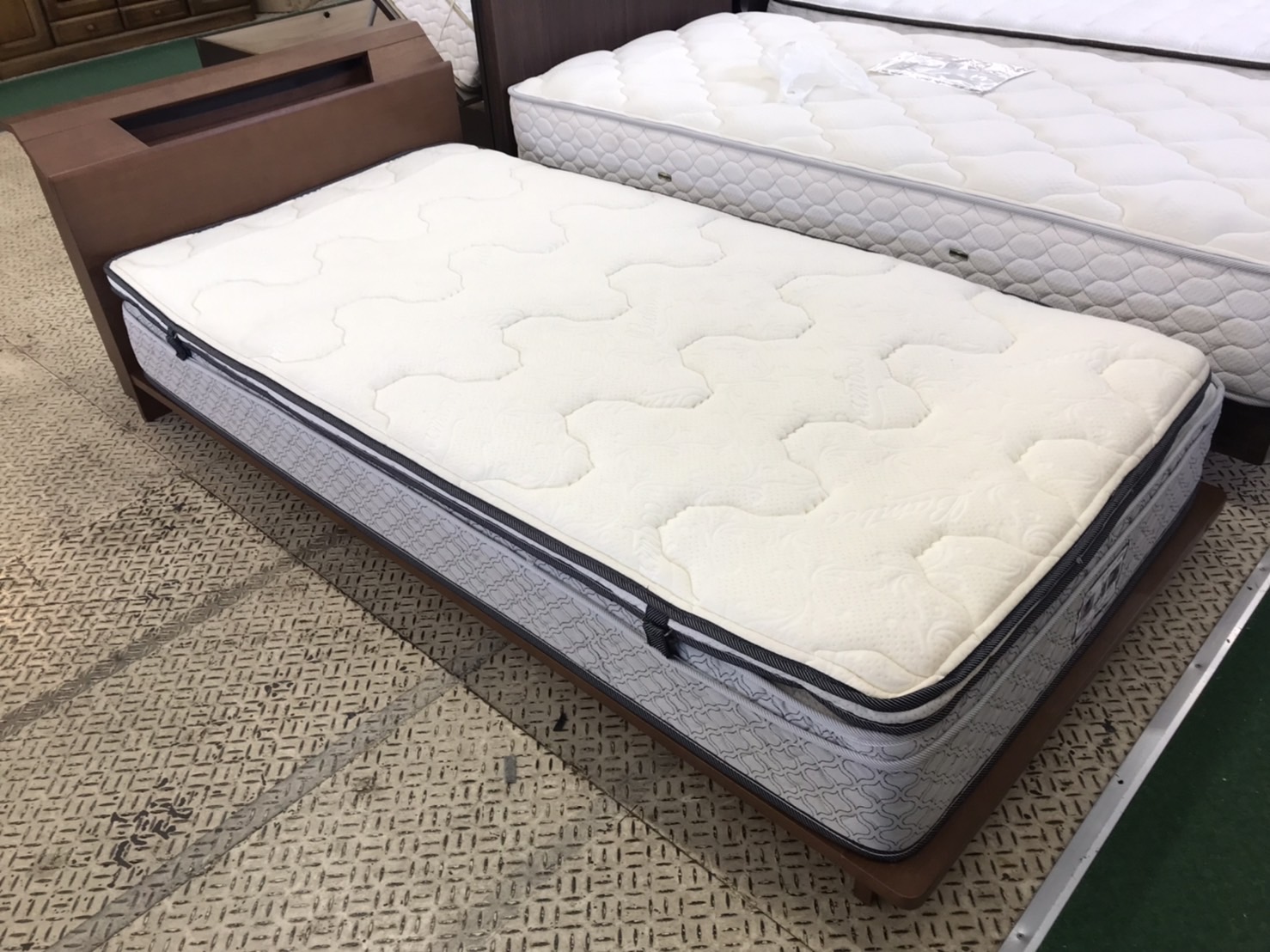 ニトリ＆シーリーのシングルベッド(リバーブル6000S)買取致しました 