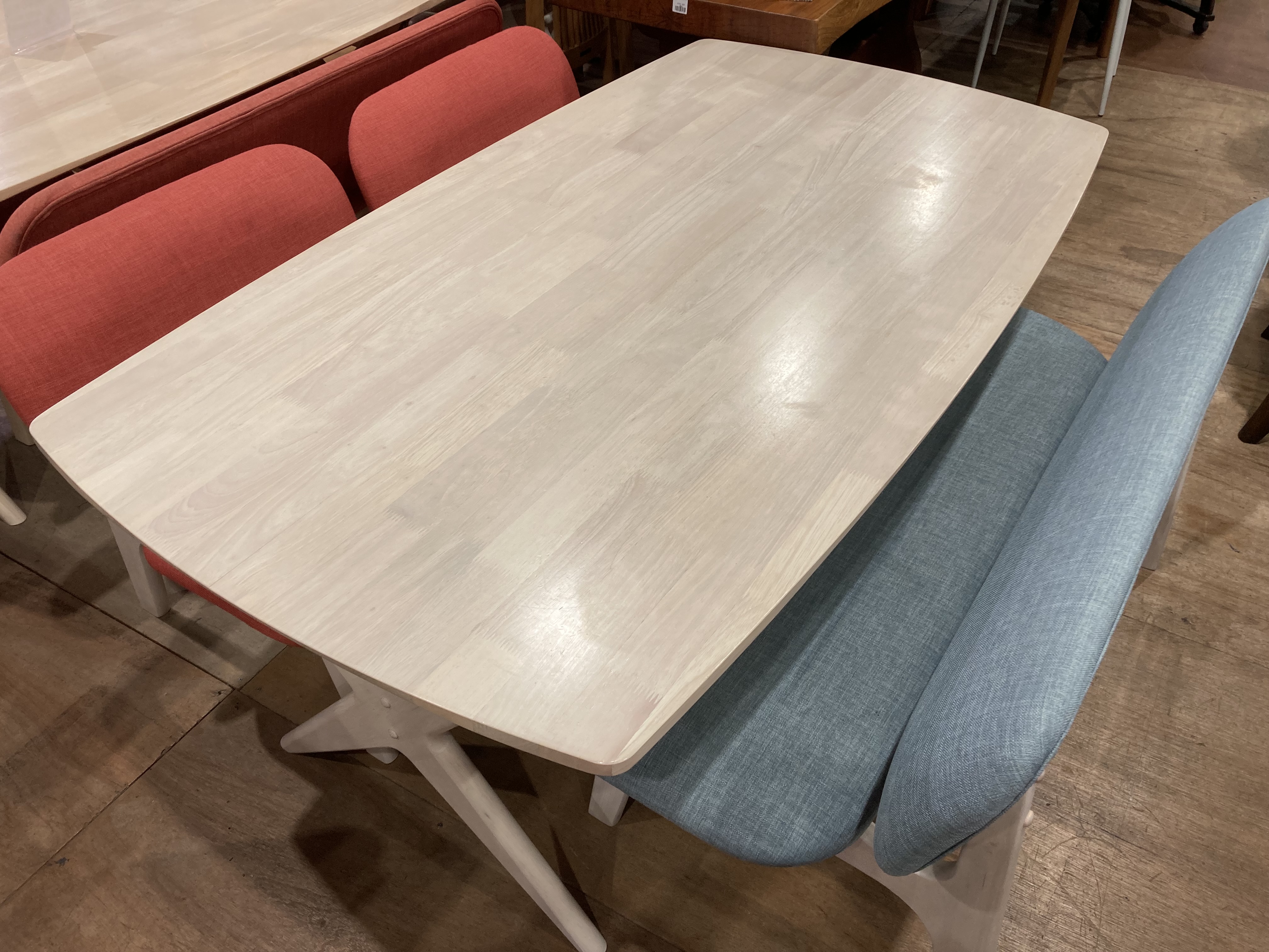 取引中】新品・未使用・業者組み立て！ダイニングテーブル4点セット 